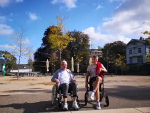 heinz-und-sohn im Rollstuhl